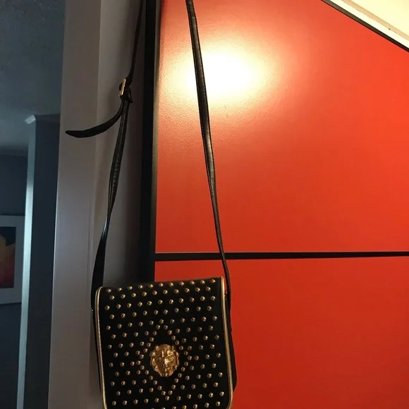 Lion shoulder bags gold studs 6x6 and 21” strap black & White bags. - Picture 3 of 8